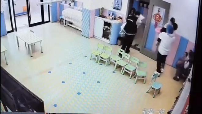 生后续来了！网友表示：这嘉奖是不是低了凯发app网站地震中高中生背起同学逃(图10)