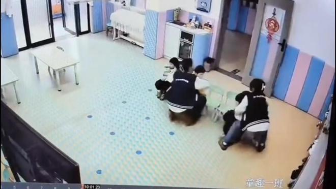 生后续来了！网友表示：这嘉奖是不是低了凯发app网站地震中高中生背起同学逃(图14)