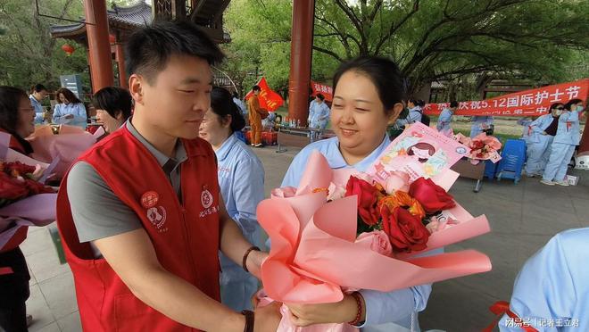 致敬白衣天使凝聚社会温情凯发k8入口沈阳爱心企业(图3)