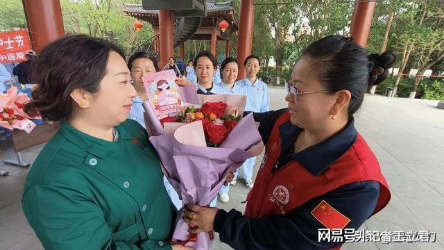 致敬白衣天使凝聚社会温情凯发k8入口沈阳爱心企业(图2)