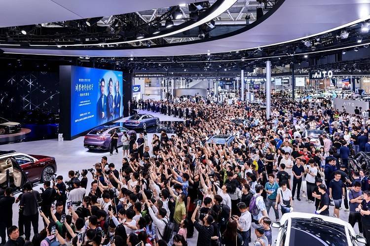 ：定价策略调整剑指豪华D级车市场K8凯发登录入口尊界S800上市(图1)